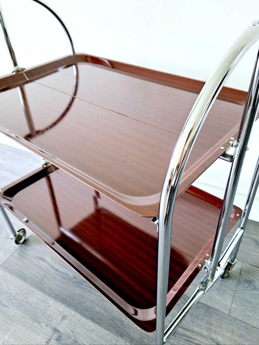 Carrinho de apoio dobrável vintage. Vintage folding trolley