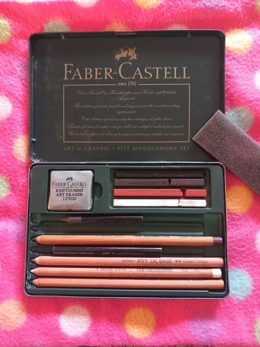 Conjunto Lápis de Carvão Faber-Castell Pitt Monochrome 12 Peças