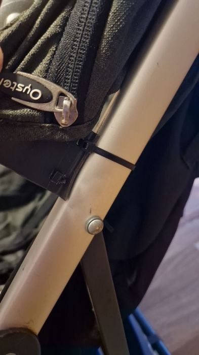 Коляска Oyster Zero. 

Коляска гарної якості. Всі механізми та застібк