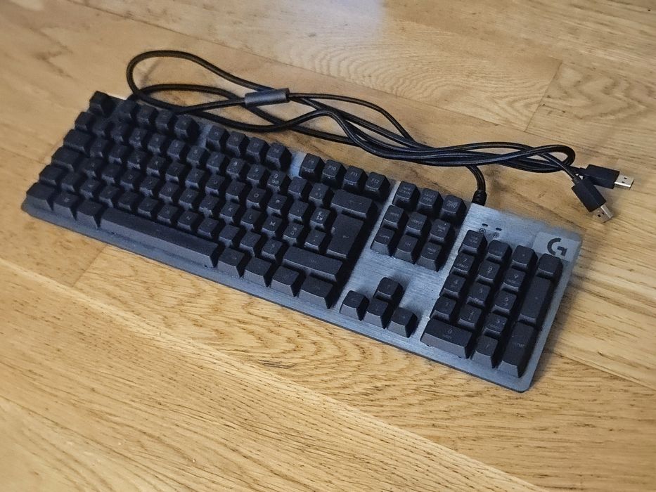 Logitech G513 CARBON LIGHTSYNC RGB Teclado Gaming Mecânico ROMER-G