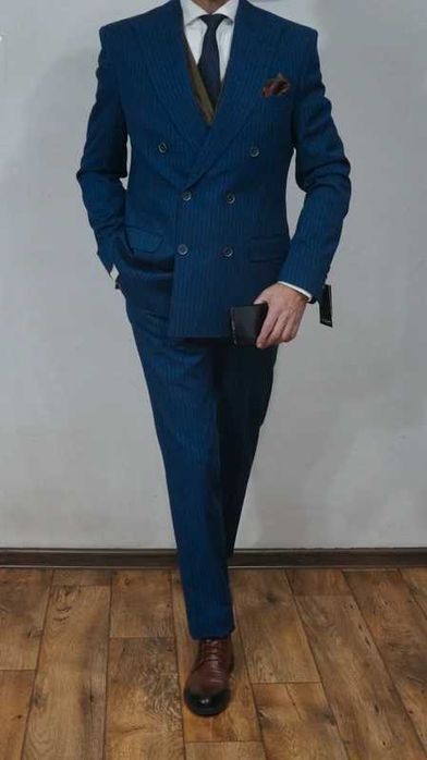 Garnitur Nowy Dwurzędowy Lassar Rozmiar od 176 po 188 Granatowy Prążki