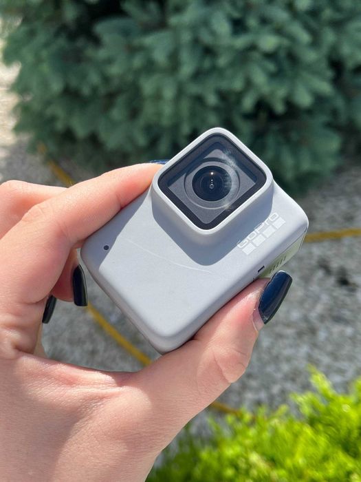 Екшн-камера GoPro Hero 7 white в кейсі