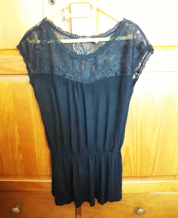 Camisola preta com renda C&A, tamanho XS