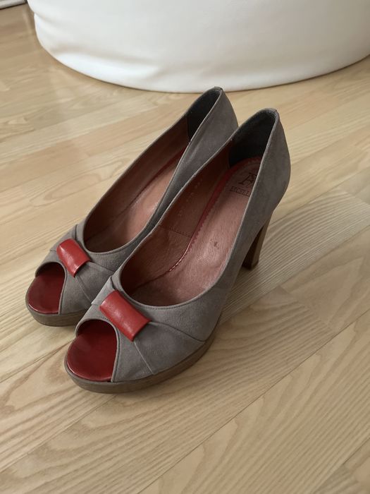 Szare skórzane obcasy z Excellent