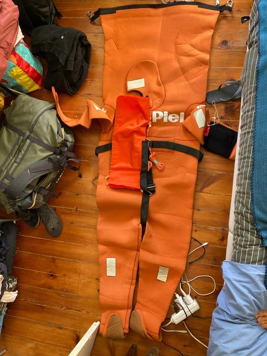 Fato de sobrevivência à prova de água