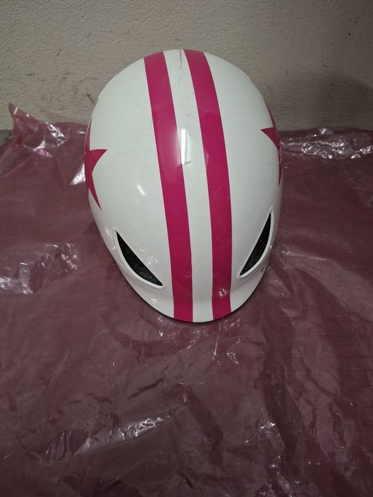 Patins em linha de menina, capacete e proteções