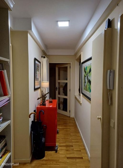 Quarto - localizado em Lordelo do Ouro Porto