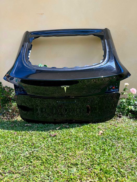 Mala Traseira Tesla Model Y 2023 Original (Sem Vidro)