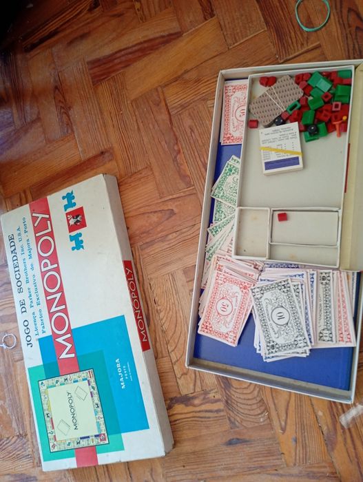 Estatueta o elefante das pernas altas -50E outros elefantes mais pequenos 10E cada - se for todos elefantes 60E Desde 5E