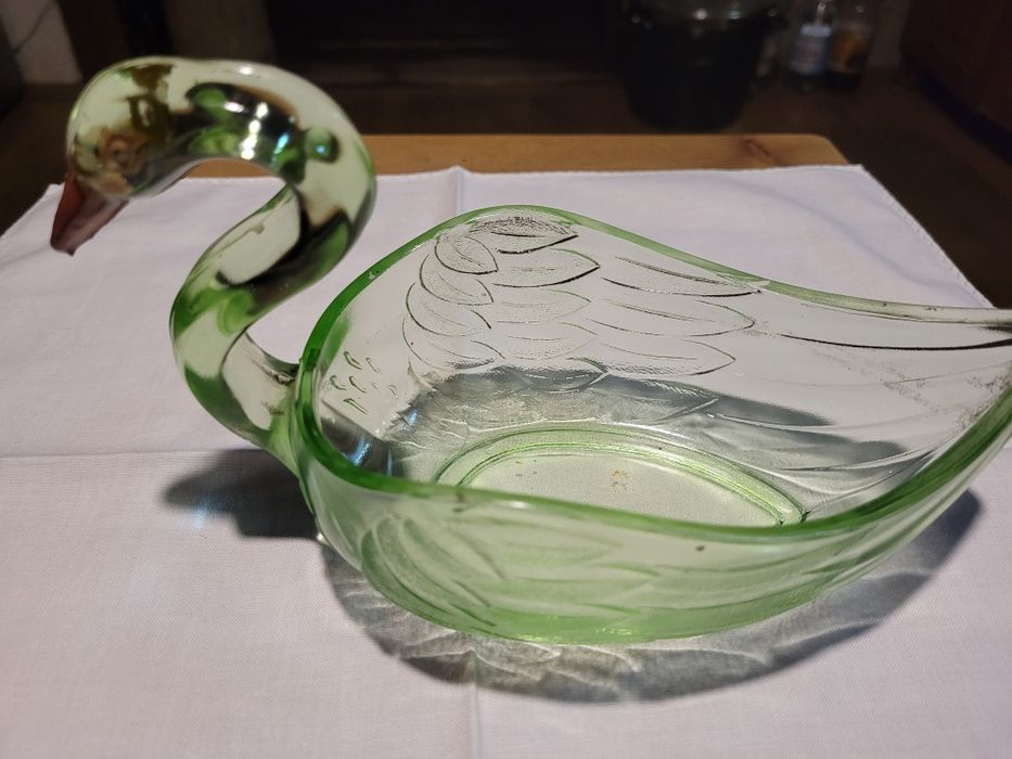 Szkło zielone owocarka przedmiot ozdobny w kształcie gęsi