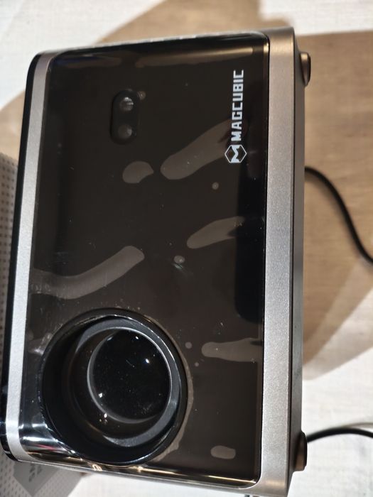 Projektor HY350 580ANSI z systemem Android 11