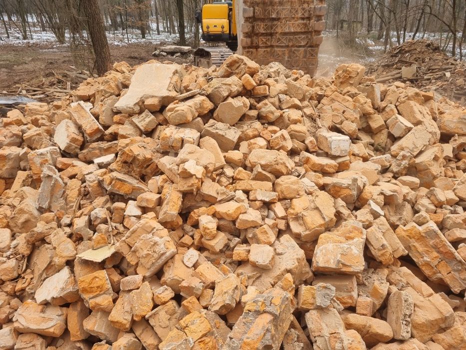 Відгружаємо бій цегли