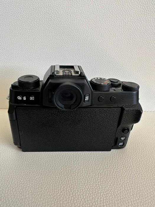 Fujifilm X-T200 + Fujinon XC 15-45mm