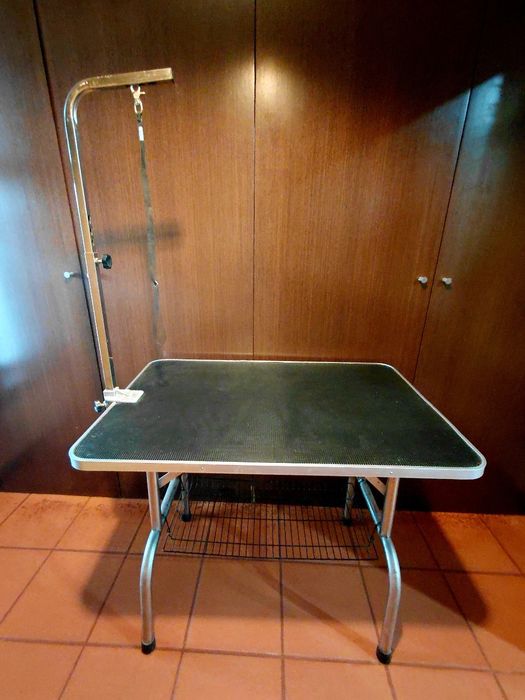 Mesa Grooming com muito pouco uso