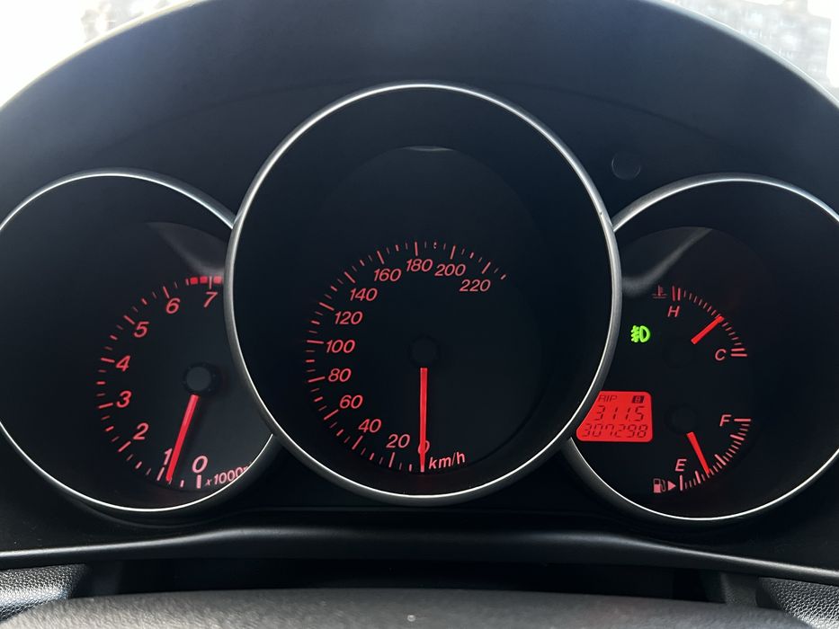 Продам Mazda 3  1.6