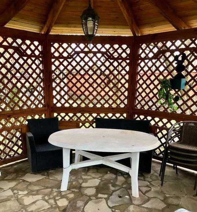 Продам 2-поверховий будинок   біля метро Студентська,308м2(код +5324)