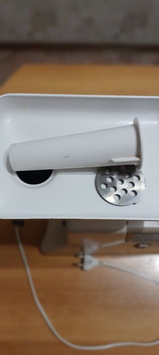 Електрична м'ясорубка.