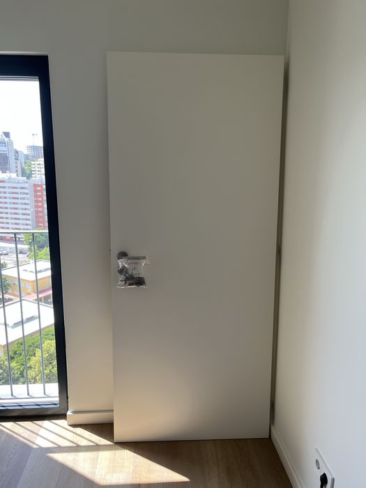 Porta branca lacada em madeira