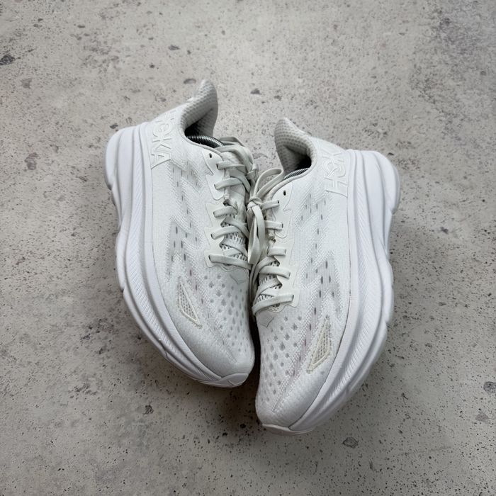Оригінальні кросівки для бігу Hoka Clifton 9 у білому кольорі
