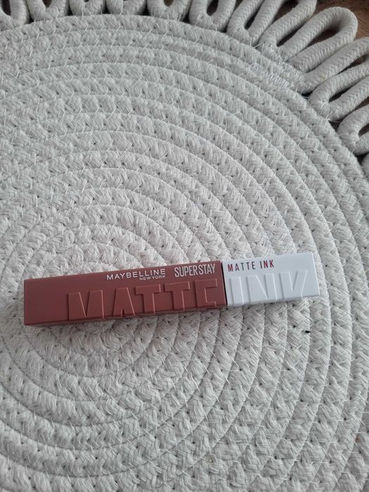 Mabybelline pomadka w płynie