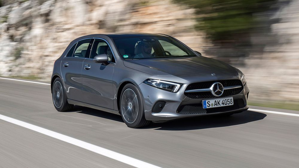 Mercedes A Klasa Hatchback 2018 srebrny od przodu