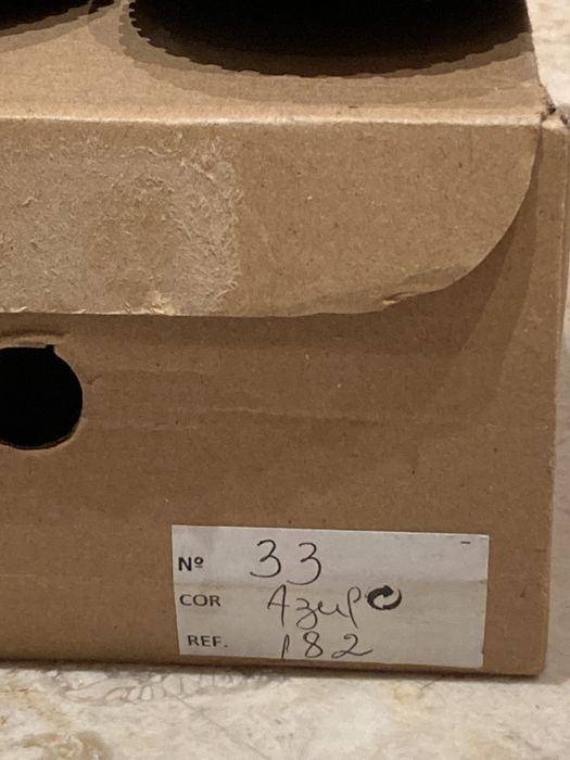 Sapatos criança NOVOS Tamanho: 33