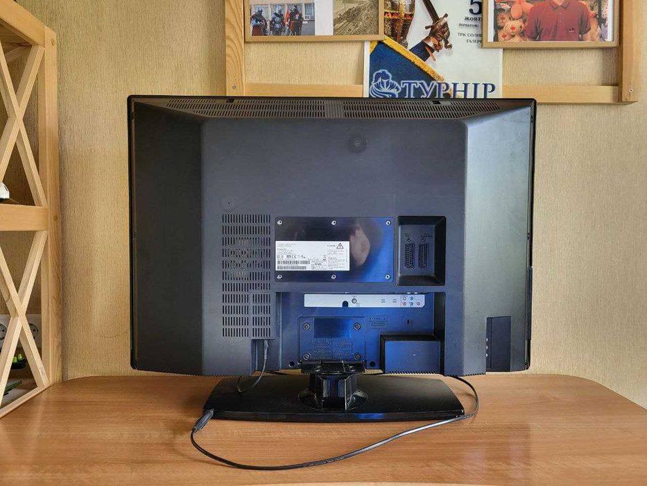 Телевізор LCD "Philips" 32 дюйми б\в. рамочний .