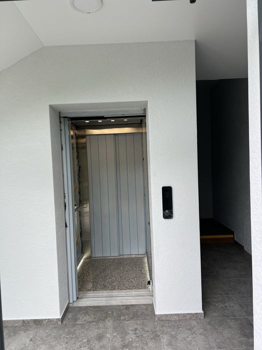 Двох кімнатна квартира з кухнею студією 2,5