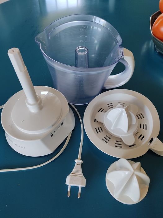 Liquidificador de citrinos, elétrico.