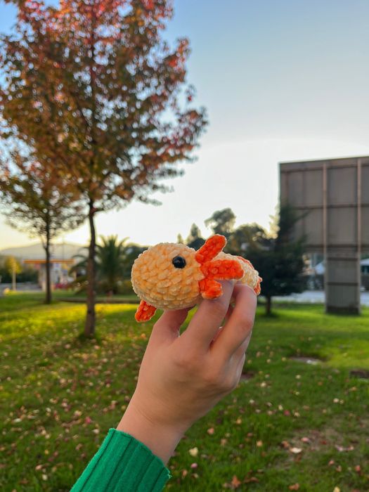 Axolote de peluche em crochet