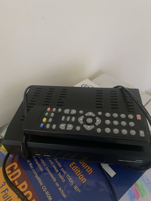 Тюнер с пультом для спутника