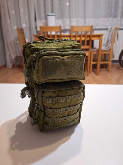 Saszetka zapinana na zamek, dużo przegródek, molle kolor olive NOWA