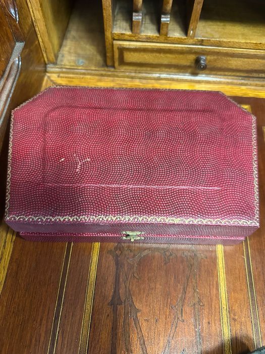 Pente antigo com caixa