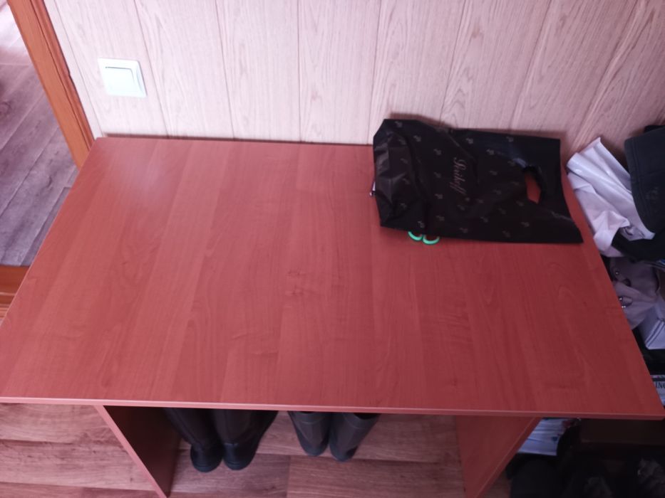 Стіл кухонний.стіл письмовий.стол