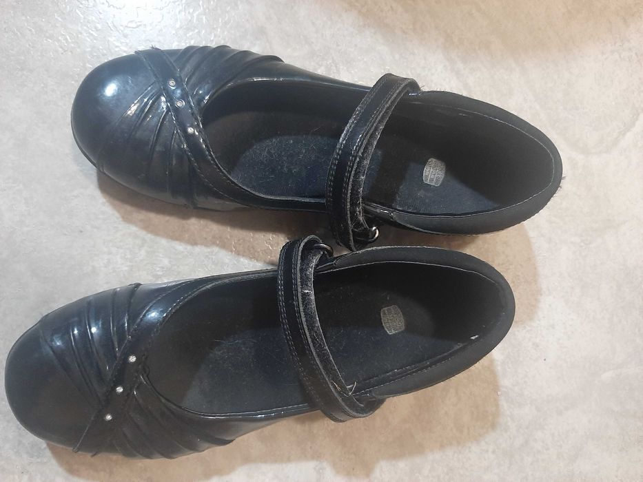 Туфли для девочки черные, белые, стелька 22 см