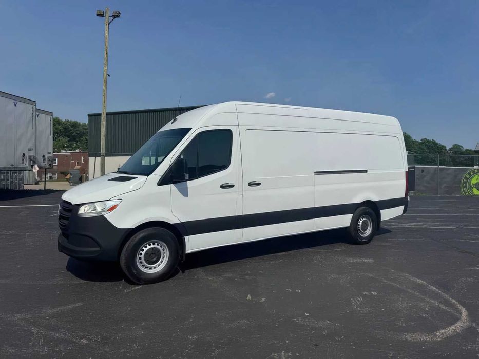 Mercedes-Benz Sprinter      2023