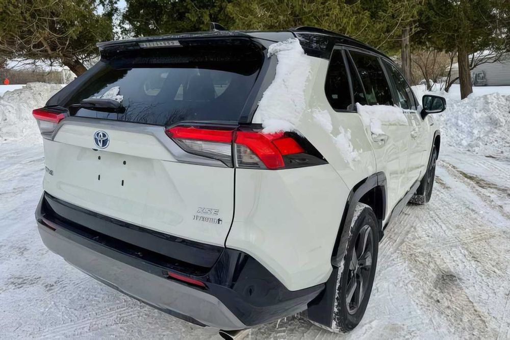 Toyota RAV4 Hybrid XSE      2021