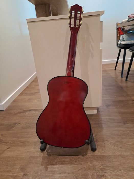 Guitarra com saco de transporte