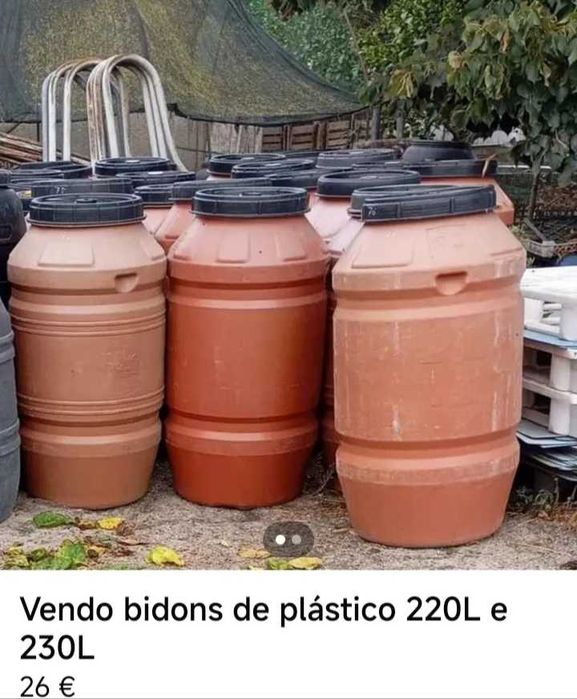 Vendo bidons de 220L e 230L de plástico com tampa de plástico,