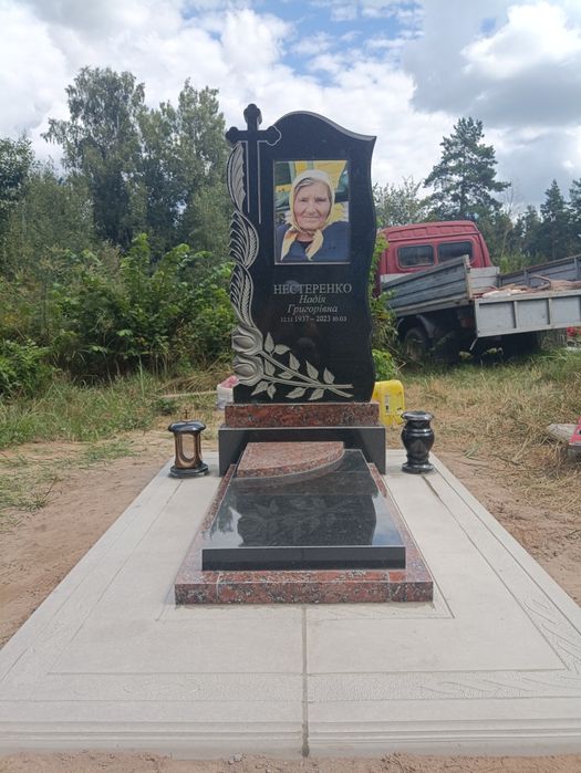 Гранитные памятники. Доставка и установка.