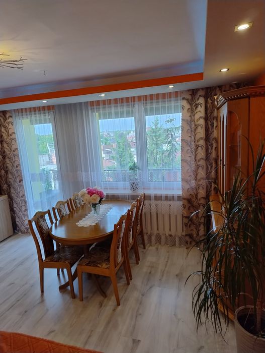 Sprzedam stół,bez krzeseł.