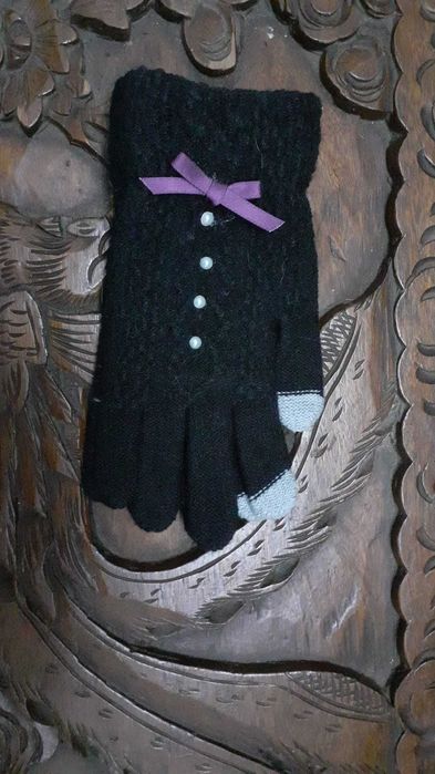 Luvas ainda com etiqueta