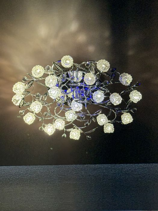 Продам люстру з лампочками