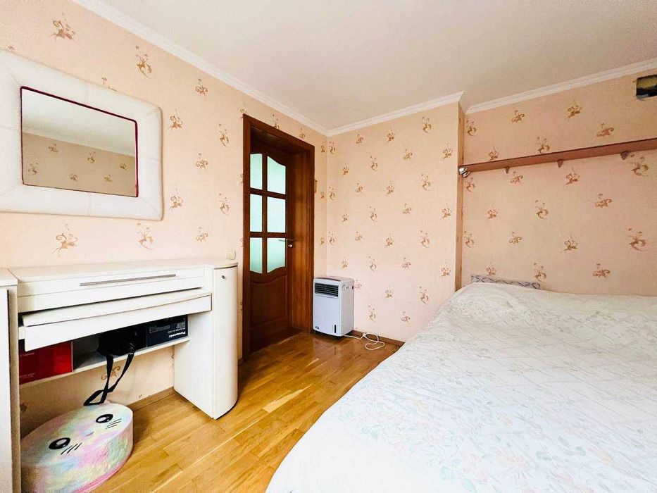 Круглик. Продам жилий дім. Газ,камін,баня. Ліс,озеро. м.Теремки 10хв