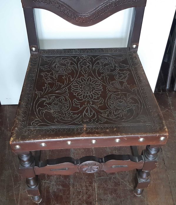 Antiga Cadeira Costas Altas Madeira Maciça Mogno Cabedal