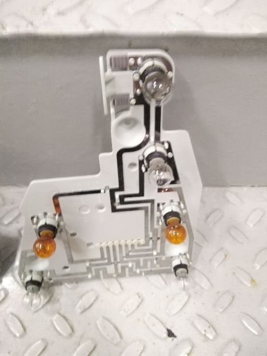 Плати задніх фонарів мерседес Е 200.