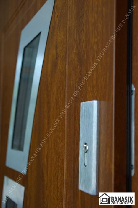 Wyprzedaż drzwi powystawowych Ciepłe drzwi   1,2 W/m2k