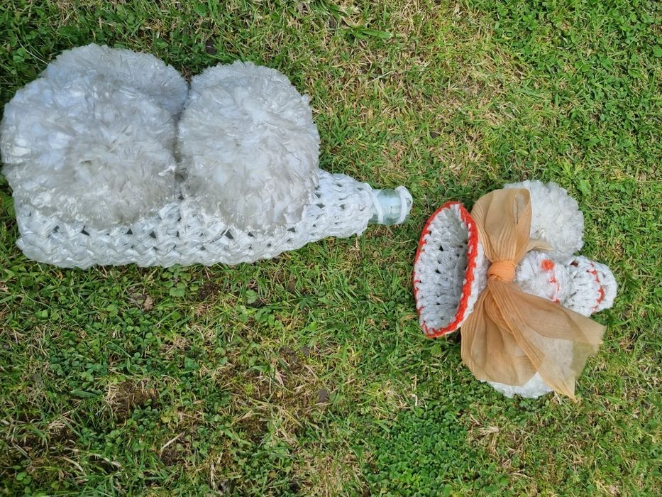 Pamiątka PRL piesek pudeł ozdobą na butelkę.