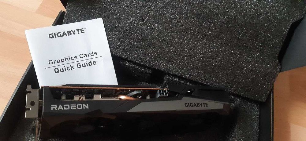 Sprzedam kartę graficzną Gigabyte Radeon RX 6500 XT (3 wentylatory)