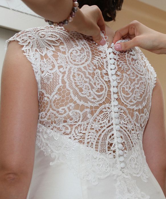 Suknia ślubna kolor ecri